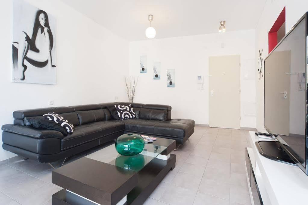 Stunning 2Br Apt W Balcony In City Center By Sea N' Rent Tel Aviv Esterno foto